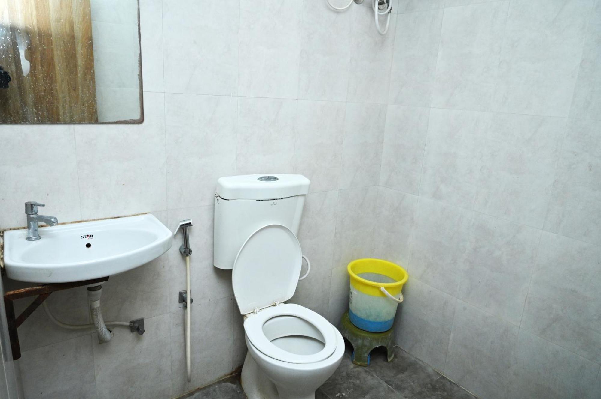 Hotel Blue Leaf Rajkot Exterior foto